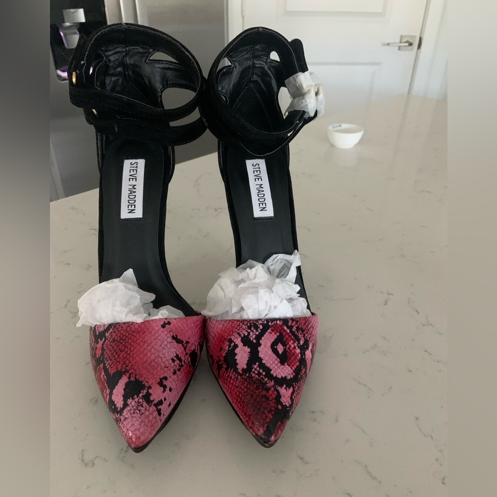 New Steve Madden Pink and Black Snake Skin Heels Size 10